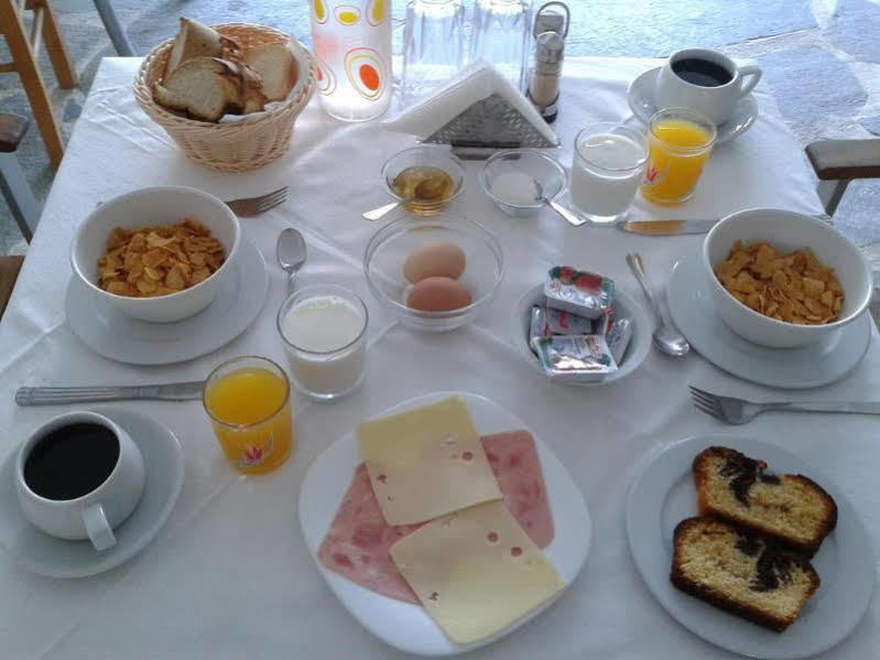 Hotel de apartamente Gikas Marmari (Evia)